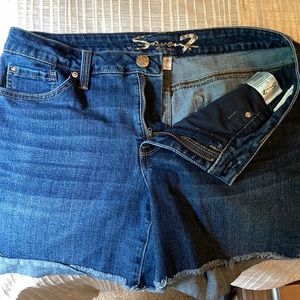 Seven7 brand denim shorts size 10